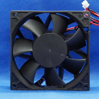 quat-tan-nhiet-nmb-mat-3615rl-05w-b40